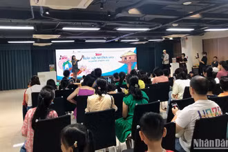 Đông đảo các em nhỏ cùng phụ huynh đã đến tham dự sự kiện.