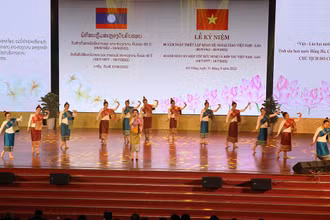 Một tiết mục nghệ thuật tại lễ kỷ niệm.
