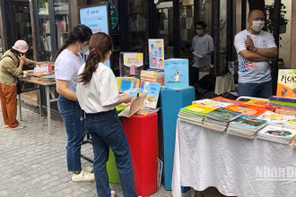 Độc giả hiện nay tự bảo vệ mình bằng cách lựa chọn mua sách tại những địa chỉ uy tín.
