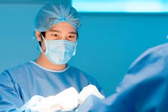Trần Phong trong vai bác sĩ Phạm Hoàng Nam. (Ảnh: BHD cung cấp)
