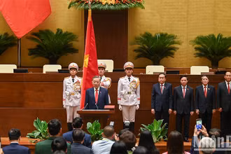 Chủ tịch nước Tô Lâm thực hiện nghi lễ tuyên thệ nhậm chức.