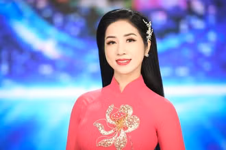 Tiến sĩ, Nghệ sĩ Ưu tú Phương Nga.