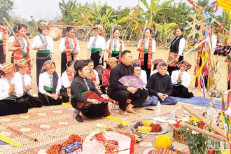 Lễ cầu mưa của người dân tộc Thái ở xã Mường Sang, huyện Mộc Châu, Sơn La. (Ảnh: QUỐC TUẤN)