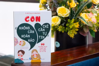 Cuốn sách “Con không cần hoàn hảo, chỉ cần tự tin”. (Ảnh: Đinh Tị Books)