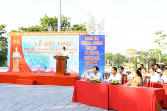 Quang cảnh buổi lễ mít-tinh.