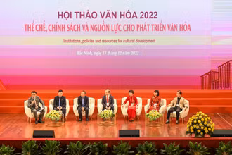 Các diễn giả tham gia phiên thảo luận. (Ảnh: DUY LINH)