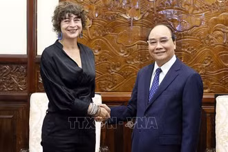 Chủ tịch nước Nguyễn Xuân Phúc tiếp Đại sứ Hà Lan Elsbeth Akkermann. (Ảnh: TTXVN)