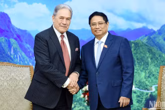 Thủ tướng Phạm Minh Chính và Phó Thủ tướng, Bộ trưởng Ngoại giao New Zealand Winston Peters. (Ảnh: TRẦN HẢI)