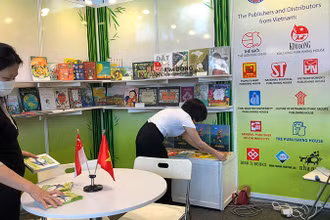 Gian trưng bày giới thiệu sách của các NXB Việt Nam. (Ảnh: Kim Đồng cung cấp)