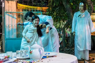 Cảnh trong phim "Đêm tối rực rỡ".