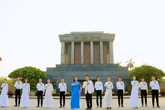 Cảnh trong MV "Người đi tìm hình của nước". (Ảnh: Nhạc sĩ cung cấp)