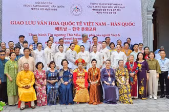Các đại biểu Việt Nam và Hàn Quốc trong chương trình giao lưu.