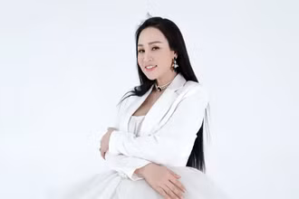 Khánh Ly trong MV "Ly".