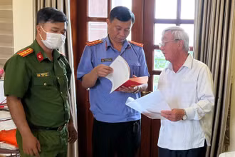 Nguyên Giám đốc Sở Tài nguyên và Môi trường Đồng Nai cùng đồng phạm chuẩn bị hầu tòa