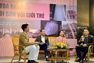 Các diễn giả tham gia trao đổi tại tọa đàm.
