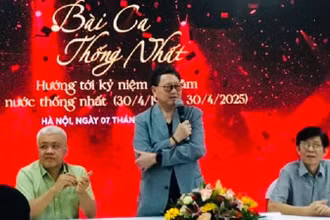 Thiếu tướng, Nhạc sĩ Đức Trịnh phát biểu. (Ảnh: Phương Lan)