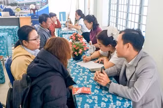 Phiên giao dịch việc làm đầu năm 2025 tại Trung tâm Dịch vụ việc làm Đà Nẵng cơ sở quận Cẩm Lệ.