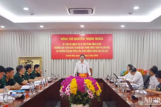Đồng chí Nguyễn Trọng Nghĩa, Ủy viên Bộ Chính trị, Bí thư Trung ương Đảng, Trưởng Ban Tuyên giáo và Dân vận Trung ương chủ trì buổi làm việc. (Ảnh: XUÂN ĐỊNH)
