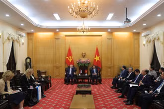 Quang cảnh buổi tiếp giữa lãnh đạo Học viện Chính trị Quốc gia Hồ Chí Minh và lãnh đạo Viện Nghiên cứu chiến lược Nga. (Ảnh: HẢI ĐĂNG)