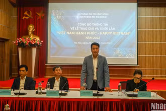 Phó Cục trưởng Thông tin đối ngoại Nguyễn Văn Thuật công bố thông tin về Lễ trao giải cuộc thi "Việt Nam hạnh phúc - Happy Vietnam". (Ảnh: TRUNG HƯNG)