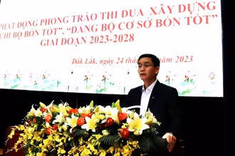 Bí thư Tỉnh ủy Đắk Lắk Nguyễn Đình Trung phát động phong trào thi đua “chi bộ bốn tốt”, “đảng bộ cơ sở bốn tốt”.