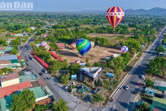 Lần đầu tiên Ngày hội Khinh khí cầu được tổ chức tại Đắk Lắk.