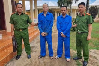2 đối tượng Nguyễn Văn Vĩnh và Trần Văn Tùng bị Công an bắt giữ.