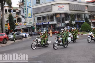 Lực lượng Công an tỉnh Đắk Lắk tuần tra bảo đảm an ninh trật tự trong dịp Tết Nguyên đán Ất Tỵ 2025.