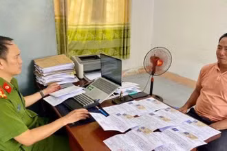 Đối tượng Nguyễn Châu L tại cơ quan Công an.