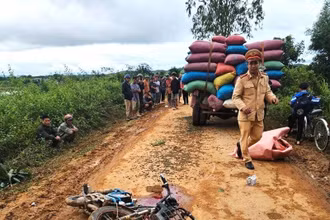 Vụ tai nạn giao thông xảy ra giữa xe máy cày không biển số với xe đạp điện trên địa bàn huyện Ea Kar. (Ảnh: Phòng CSGT)