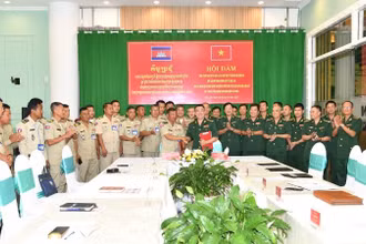 Hai bên ký kết biên bản hội đàm.
