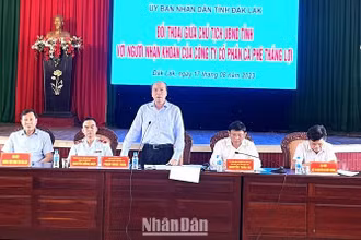 Chủ tịch Ủy ban nhân dân tỉnh Đắk Lắk Phạm Ngọc Nghị phát biểu tại buổi đối thoại.