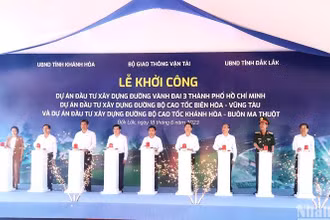 Lãnh đạo Văn phòng Quốc hội, Bộ Giao thông vận tải, tỉnh Đắk Lắk và tỉnh Khánh Hòa ấn nút khởi công Dự án đầu tư xây dựng đường bộ cao tốc Khánh Hòa-Buôn Ma Thuột.