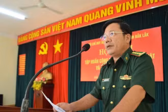 Đại tá Nguyễn Minh Tuyên, Phó Chỉ huy trưởng Bộ đội Biên phòng tỉnh Đắk Lắk phát biểu khai mạc hội nghị tập huấn. 