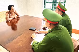 Đối tượng Nguyễn Thị Hương Huyền tại cơ quan Công an.
