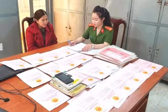Đối tượng Phạm Thị Vân tại cơ quan Công an.