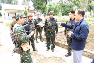 Các lực lượng đặc nhiệm triển khai phương án truy bắt các đối tượng tấn công trụ sở Ủy ban nhân dân xã Ea Tiêu và Ea Ktur, huyện Cư Kuin vào rạng sáng 11/6.