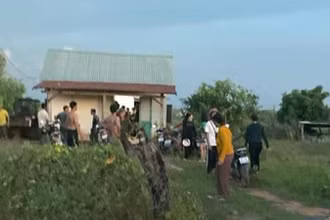 Gia đình của 2 cháu ở buôn Jang Lành, xã Krông Na cuộc sống còn gặp rất nhiều khó khăn. 
