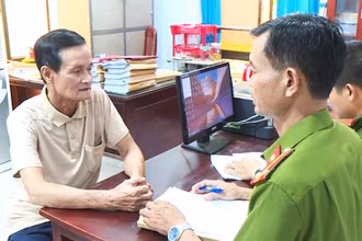 Ông Hoàng Nho Thanh tại cơ quan Công an.