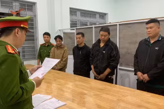 Phòng Cảnh sát kinh tế, Công an tỉnh Đắk Lắk đã ra quyết định khởi tố bốn vụ án, khởi tố bắt tạm giam bốn bị can về hành vi vi phạm quy định về an toàn thực phẩm.
