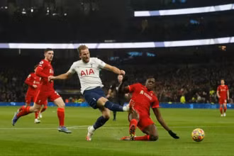 Harry Kane ghi bàn mở tỷ số trong trận đấu với Liverpool vòng 18 Premier League mùa giải 2021/2022. (Nguồn ảnh: Premier League)