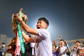 HLV Chun Jae-ho vô địch V-League 2022 cùng Hà Nội FC. (Ảnh: Hà Nội FC)