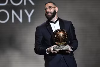 Benzema lần đầu tiên nhận giải thưởng Quả bóng Vàng 2022 sau một năm thành công trong màu áo Real Madrid. (Ảnh: Getty)