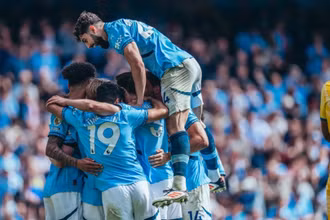 Các cầu thủ Manchester City giành trọn 3 điểm sau khi lội ngược dòng thành công. (Ảnh: MCFC)