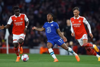 Giấc mơ vô địch sẽ lụi tắt, nếu Arsenal để Chelsea cầm chân. (Ảnh: Reuters)