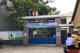Chính quyền địa phương yêu cầu Ban Giám hiệu Trường tiểu học Nguyễn Phan Vinh kiểm điểm sâu sắc việc quản lý giáo viên, học sinh.