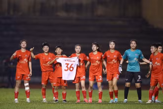 Các cầu thủ U19 Phong Phú Hà Nam ăn mừng chức vô địch. (Ảnh: VFF)