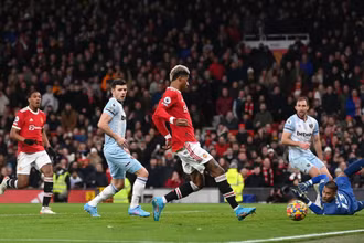 Marcus Rashford ghi bàn thắng quyết định phút 90+3 giúp MU giành chiến thắng trước West Ham vòng 23 mùa giải 2021-2022.