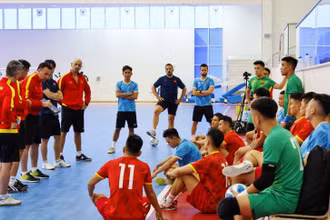 Tân huấn luyện viên trưởng Giustozzi lên kế hoạch làm mới đội tuyển futsal Việt Nam. (Ảnh: VFF)