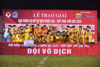 Các cô gái TP Hồ Chí Minh I ăn mừng chức vô địch lần thứ 11. (Ảnh: VFF)